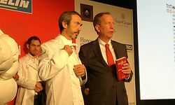 Michael Ellis (à dr.) avec Ilario Mosconi, lorsque celui-ci a récupéré sa deuxième étoile Michelin à Gand, en 2016.