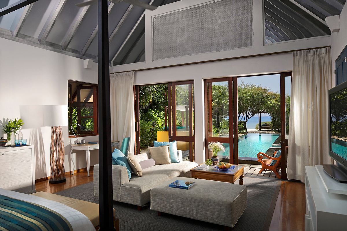 Purer Luxus: Riesige Villen und der Swimmingpool natürlich direkt vor der Haustür - das bietet das "Four Seasons Landaa Giraavaru". 