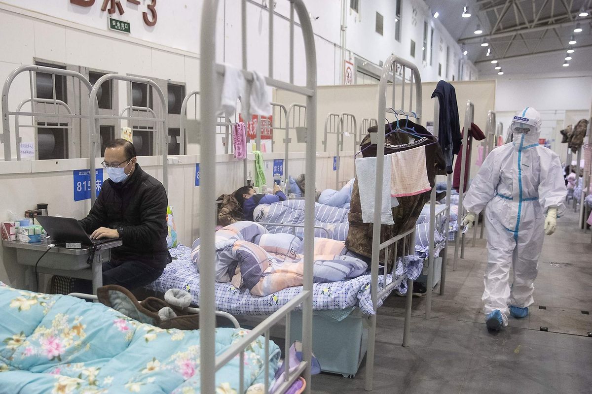 Loin du CHL, à Wuhan l'épidémie est telle qu'il a fallu convertir un centre d'exposition en hôpital. 