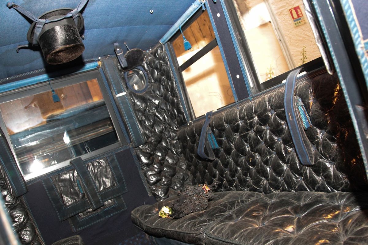 Großherzog Henri besucht das Kutschenmuseum in Peppingen.