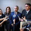 Die kanadische Außenministerin Chrystia Freeland, die peruanische Vizepräsidentin Mercedes Araoz, der kolumbianische Präsident Ivan Duque and der brasilianische Präsident Jair Bolsonaro (v.l.) vor der Presse in Davos.