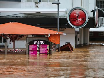 Temporal no Algarve: Várias pessoas resgatadas de zonas inundadas na baixa de Albufeira