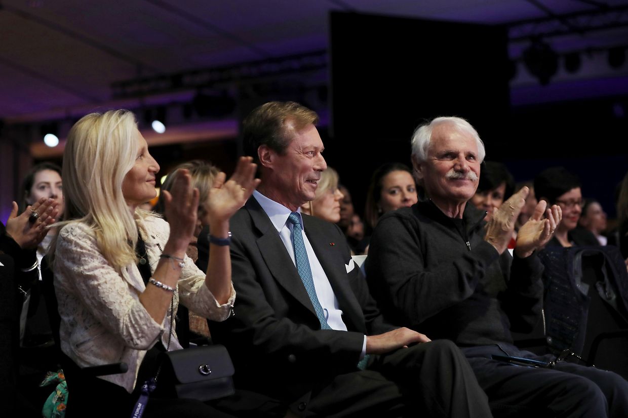 Au Carrousel du Louvre, la Grande-Duchesse s'est adressée à l'assistance, suivie d'une table ronde animée par la directrice du Women's Forum, Chiara Corazza. 