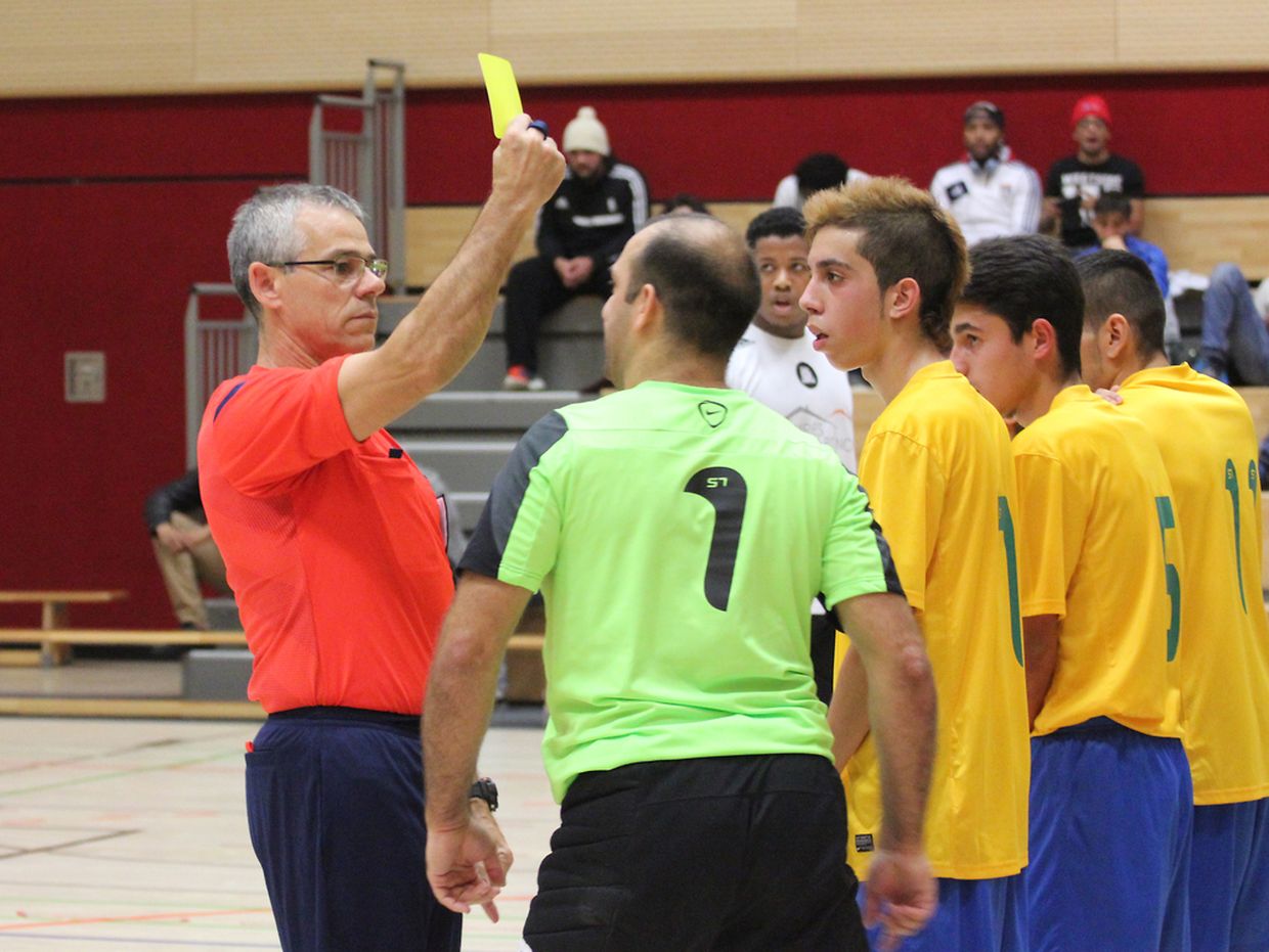 Cartão amarelo para o guarda-redes do Samba Seven