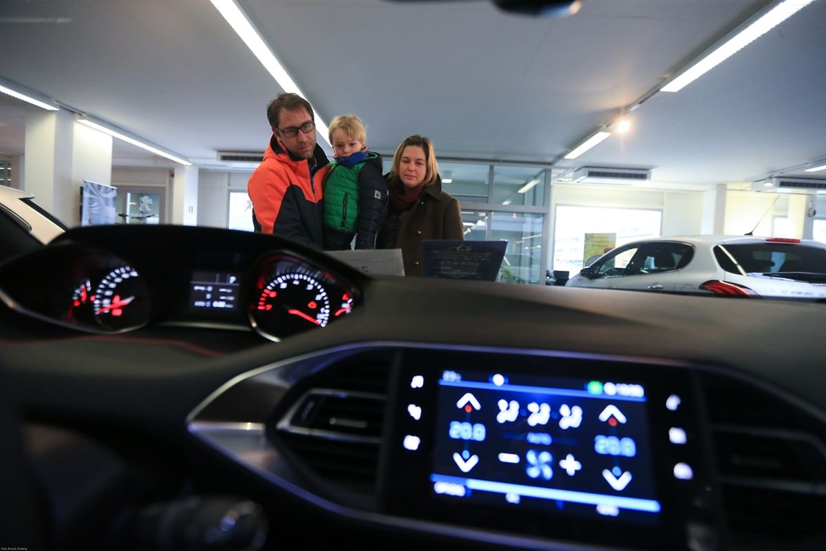 Auch die Kleinen interessierte am Wochenende, welcher Wagen vielleicht ins Haus kommt. 