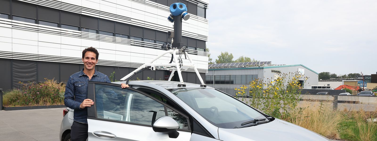 Michiel Sallaets, Leiter der Kommunikationsabteilung bei Google Belux, bei seinem Besuch in Luxemburg, wo derzeit Fahrzeuge von Google Street View neue Aufnahmen machen. 