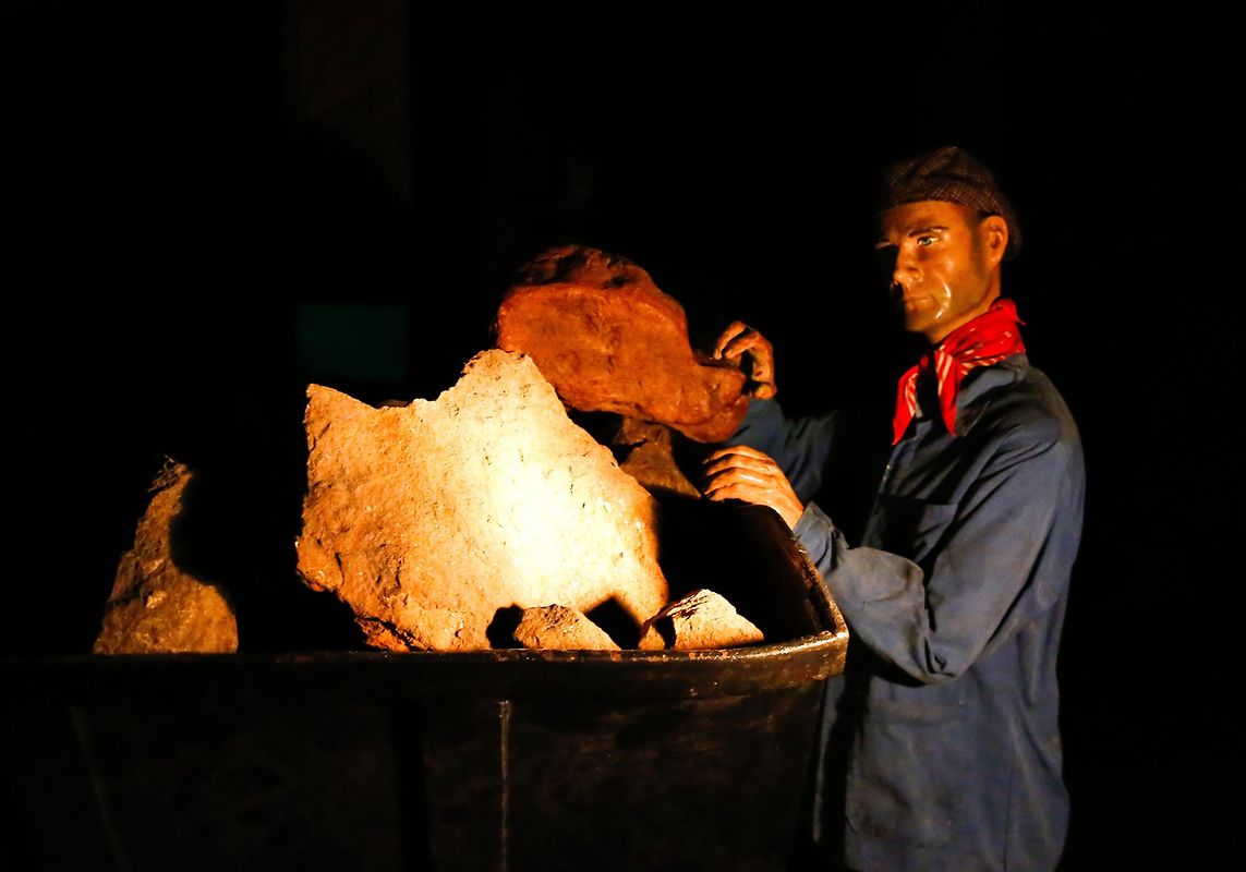 Die Karbidlampen der Besucher waren die einzige Lichtquelle in den dunklen Gängen der Grube. 