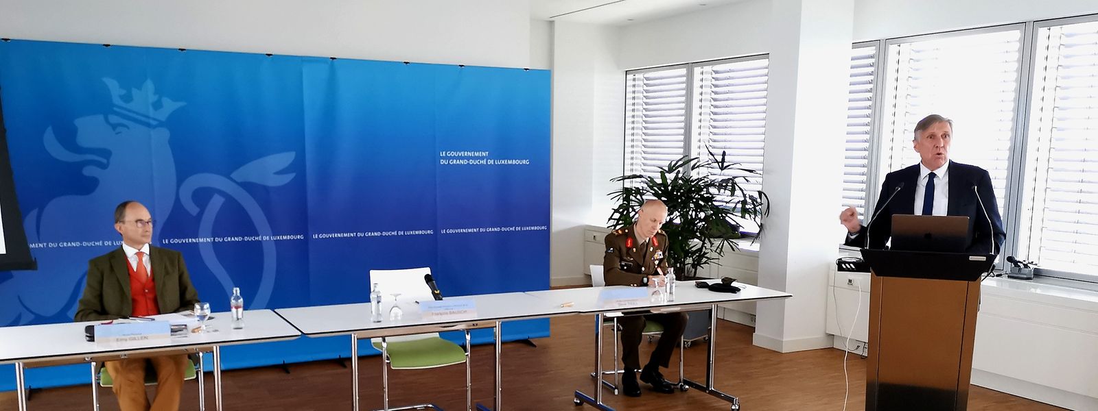 Erny Gillen, Generalstabschef Steve Thull und Verteidigungsminister François Bausch (v.l.n.r.) bei der Präsentation der Wertecharta.