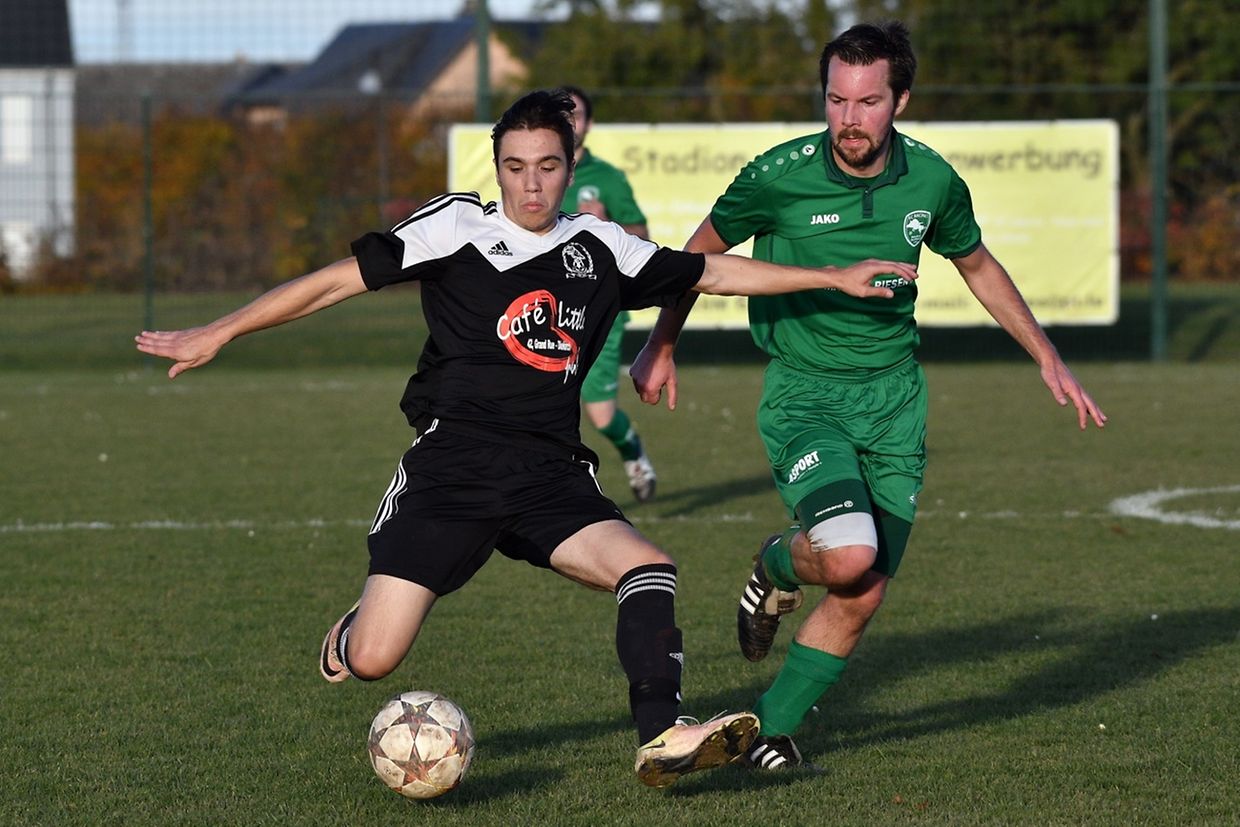 Danny Lago et Chris Feinen / Football Coupe FLF Luxembourg, 32ème de finale, Saison 2016-2017 / 30.10.2016 / Racing Heiderscheid - Eschdorf vs Jeunesse Gilsdorf  /Stade Um Quatre Vents, Eschdorf / Photo : Michel Dell'Aiera