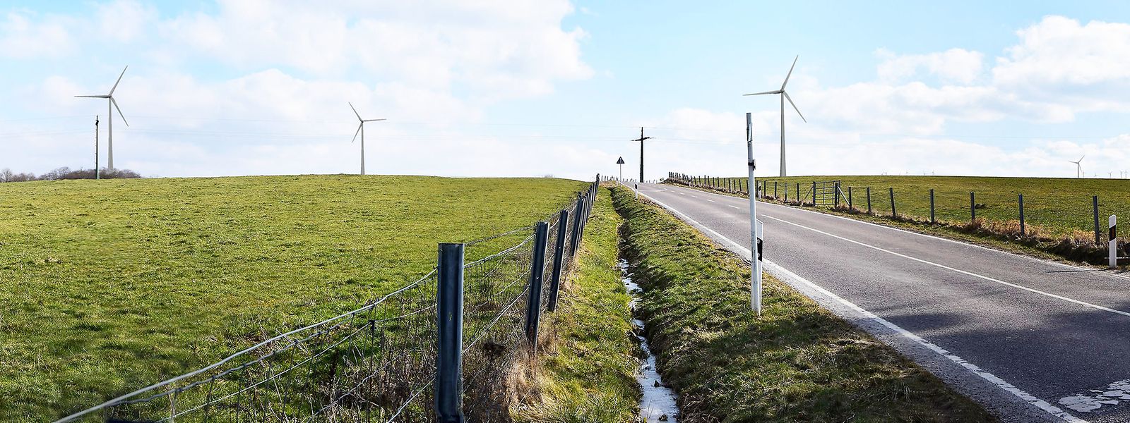 Die Fotomontage zeigt den Blick auf der Landstraße von Hassel in Richtung Dalheim. 