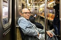 In der Metro: Pierre Joris hat zwar seinen Lebensmittelpunkt in New York, gilt aber als Weltbürger und fühlt sich als „Nomade“. 