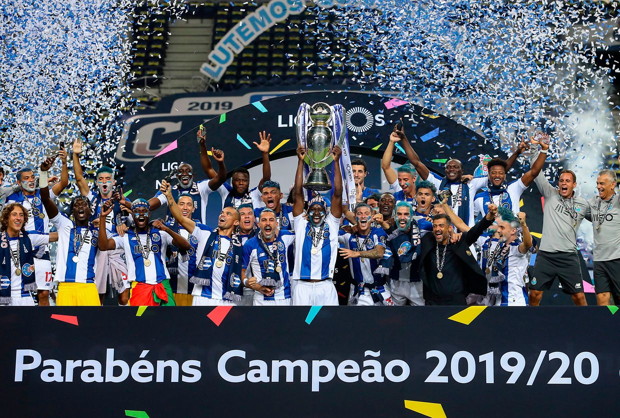 Fotos. FC Porto Levantou A Taça De Campeão Nacional No Final Do Jogo ...