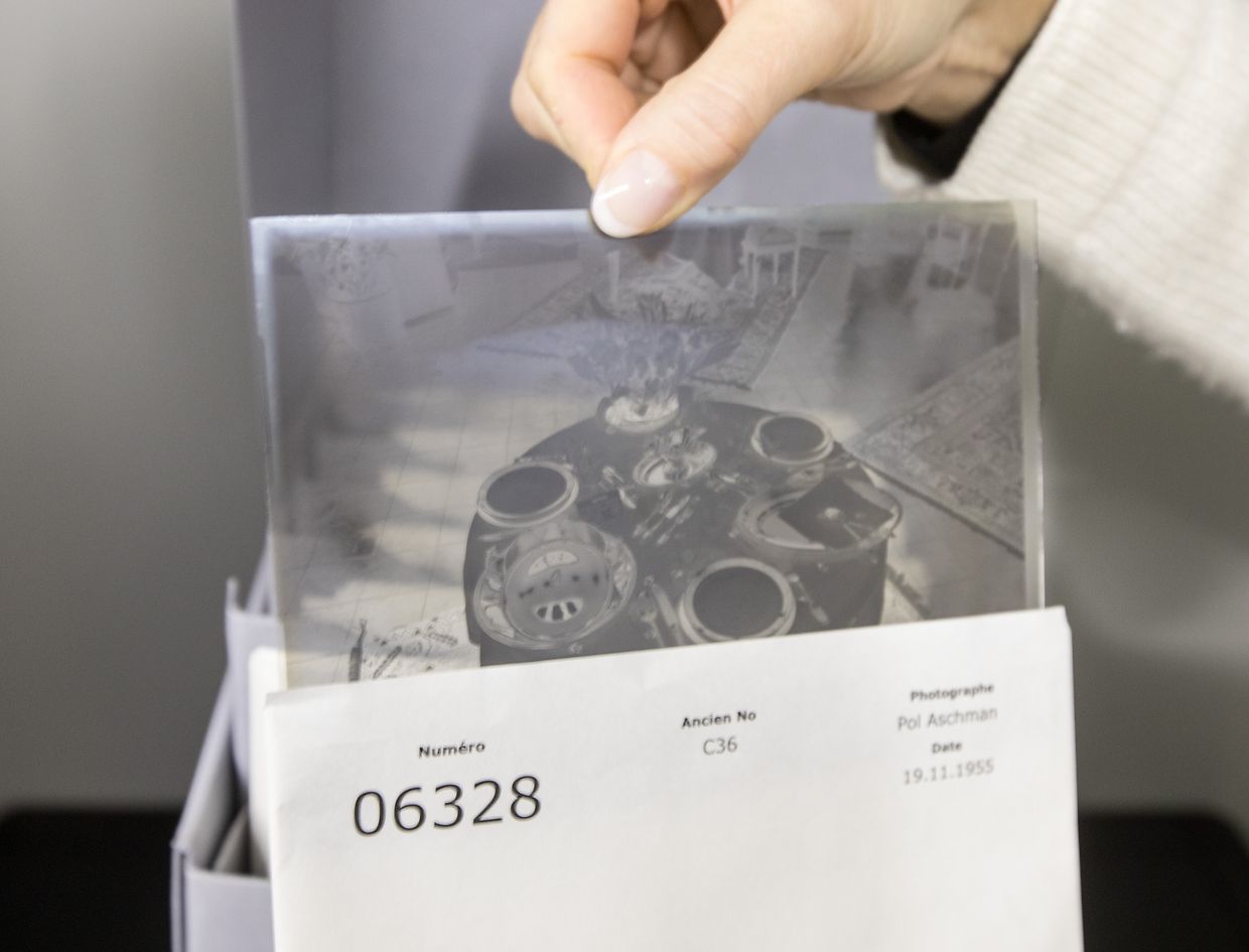 Les plaques photo-sensibles doivent être conservées dans un réfrigérateur spécial à 16 degrés Celsius 