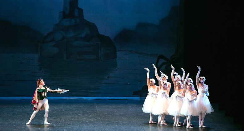 „Les Ballets Trockadero de Monte Carlo“ touren in wechselnden Formationen durch die ganze Welt.