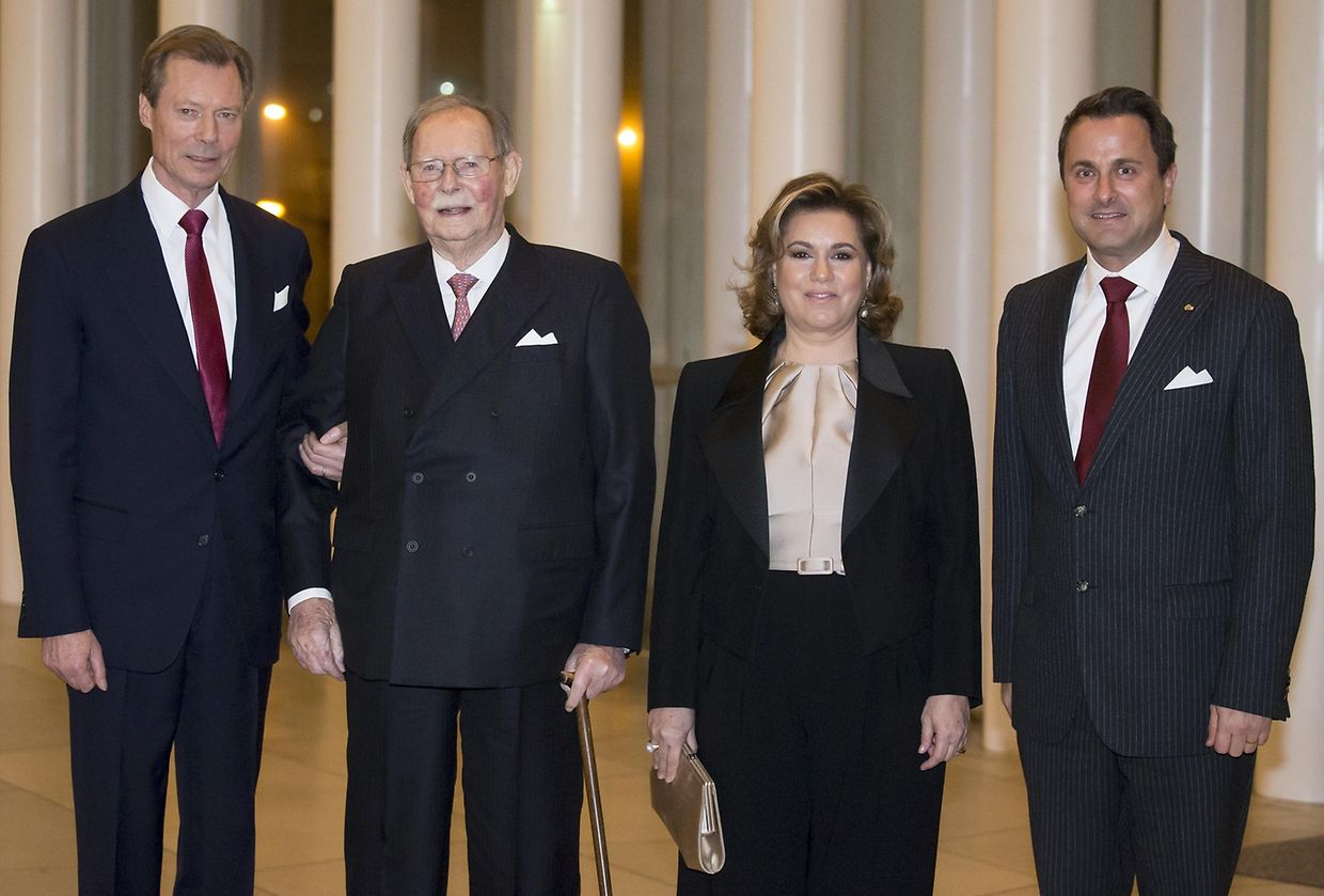 Bei der Ankunft in der Philharmonie: Großherzog Henri, der Jubilar Großherzog Jean, Großherzogin Maria Teresa und Premierminister Xavier Bettel.