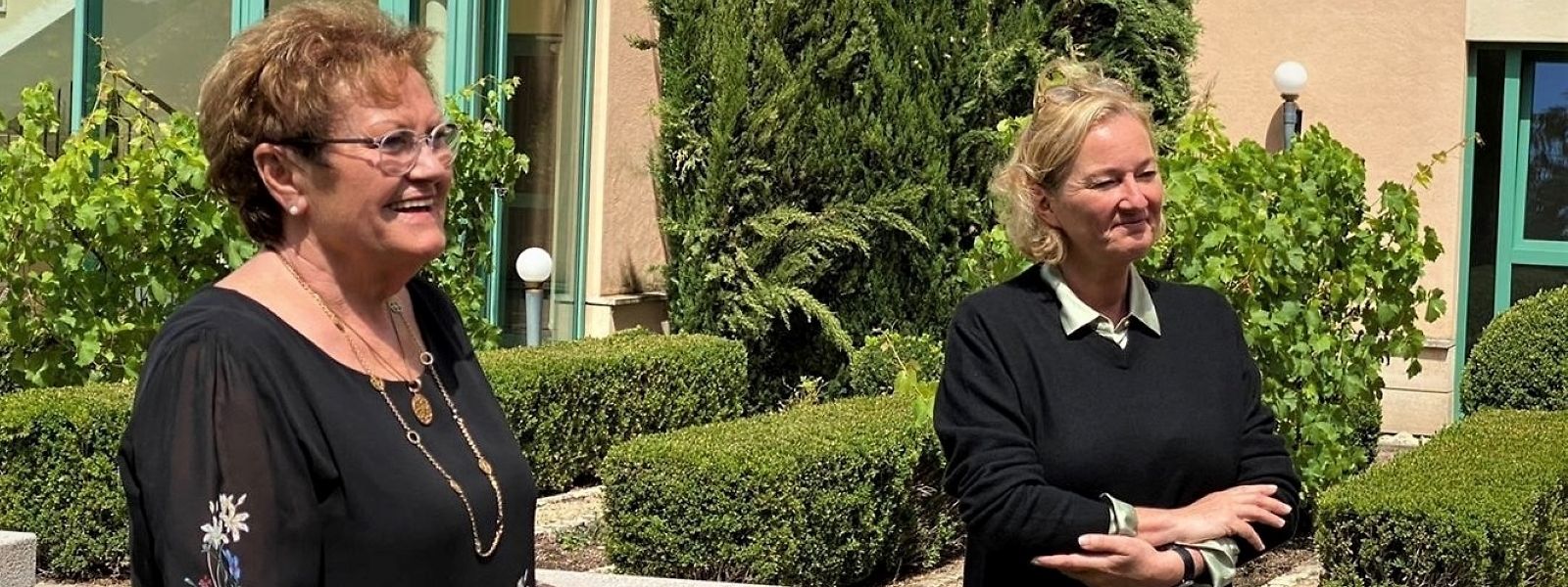 Monika Bachmann (links), Gesundheitsministerin des Saarlandes  und Paulette Lenert, Gesundheitsministerin Luxemburgs, am Dienstag in Perl-Nennig.