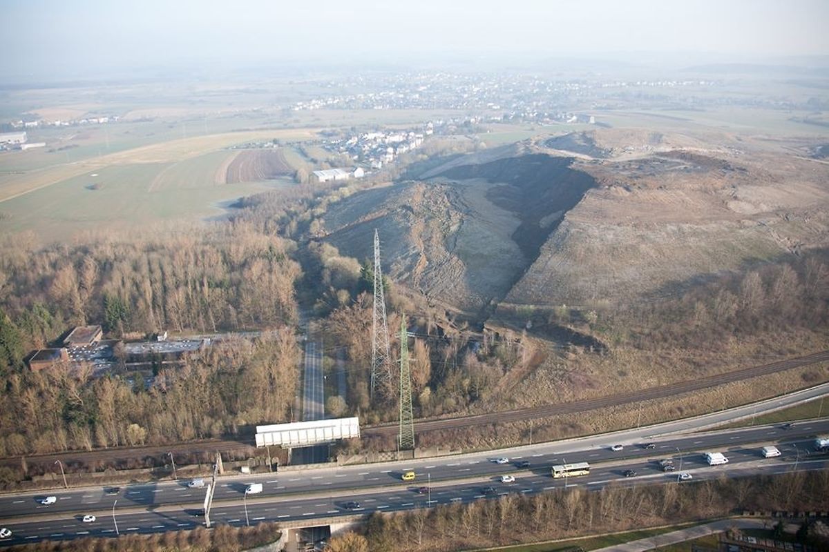 Aus der Luft erst zeigt sich, welche enormen Erdmassen hier in Bewegung geraten waren.