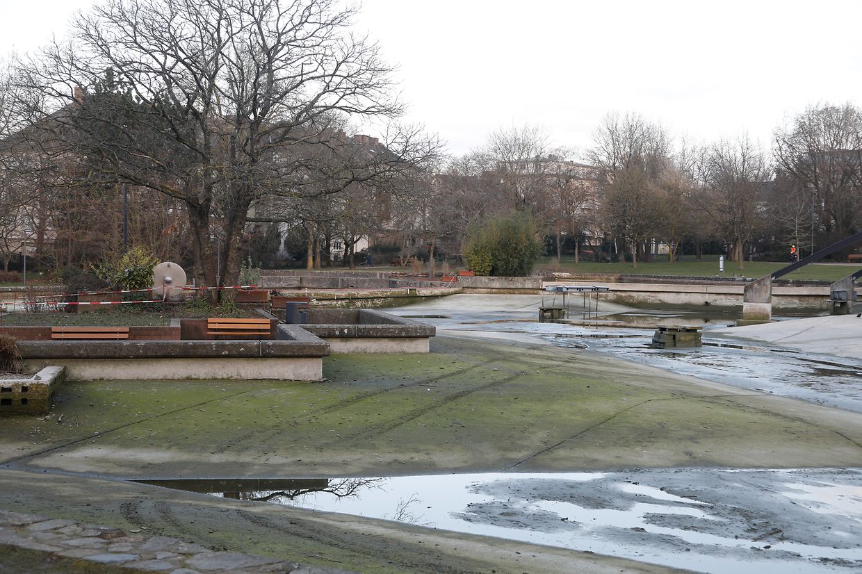 Ungewöhnliche Einblicke tun sich dem Betrachter nach dem Ablassen des Wassers auf.