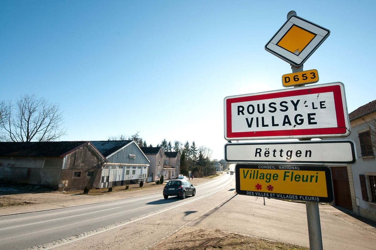 In Roussy-le-Village hatte die französische Gendarmerie am Montagabend das ausgebrannte Auto und die Leiche gefunden.