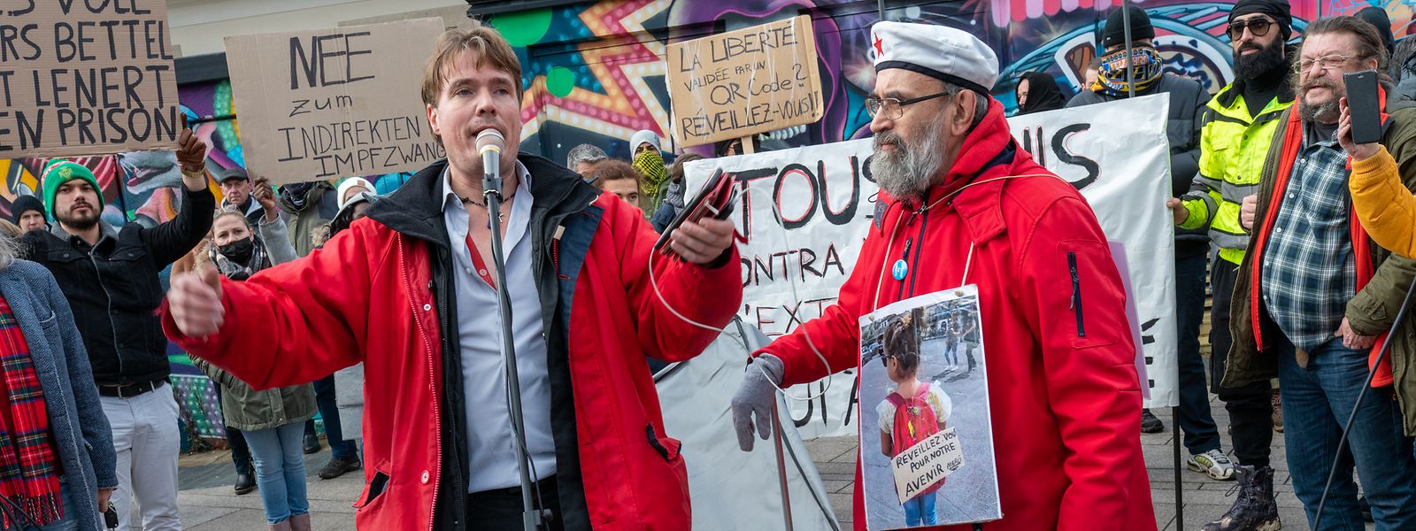 Peter Freitag (links) im Dezember 2021 bei einer Demonstration gegen die Corona-Maßnahmen. 