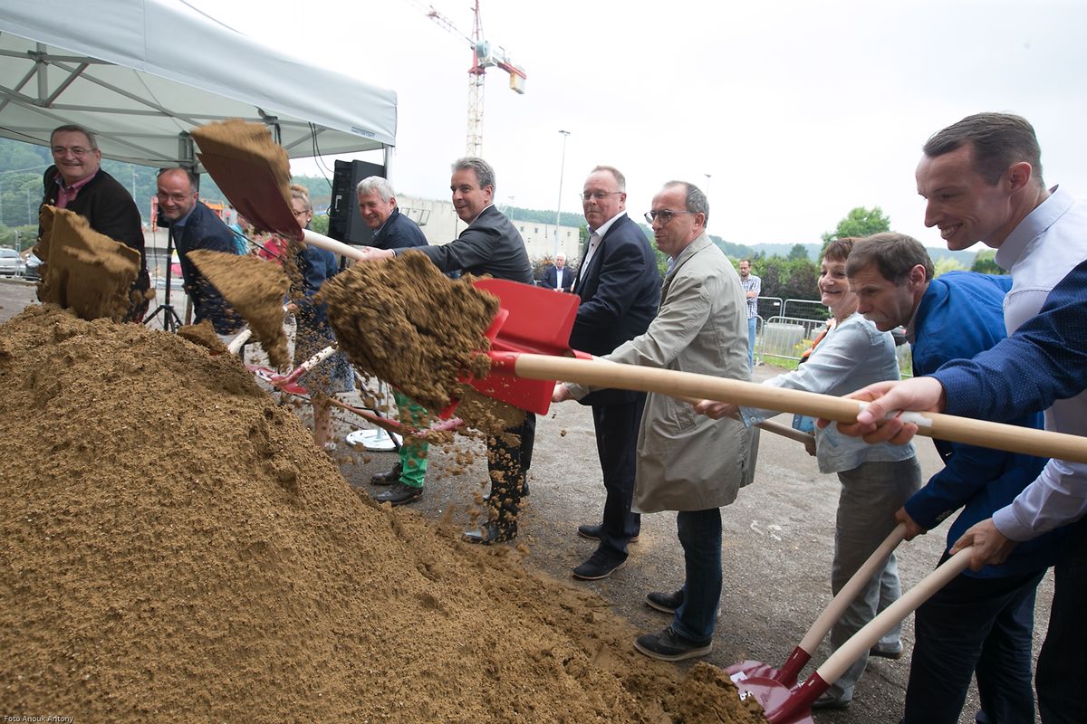 Auch wenn erst von September an gebaut wird, die symbolische Grundsteinlegung fand bereits am Montag statt. 