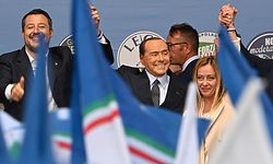 TOPSHOT - (From L) Lega leader Matteo Salvini, Forza Italia leader Silvio Berlusconi and Brothers of Italy leader Giorgia Meloni unite on stage on September 22, 2022 at the end of a joint rally of Italy's right-wing parties Brothers of Italy (Fratelli d'Italia, FdI), the League (Lega) and Forza Italia at Piazza del Popolo in Rome, ahead of the September 25 general election. (Photo by Andreas SOLARO / AFP)