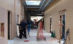 Die Halle 6 der Luxexpo und mehrere andere Gebäude werden derzeit zu Wohnungen für Flüchtlinge ausgebaut. 