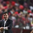 Benfica's head coach Rui Vitoria smiles during the Portuguese League football match SL Benfica vs Os Belenenses at Luz stadium on August 19, 2017.  / AFP PHOTO / PATRICIA DE MELO MOREIRA