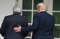 US President Donald Trump and European Commission President Jean-Claude Juncker (L) leave after making a statement in the Rose Garden of the White House in Washington, DC, on July 25, 2018. / AFP PHOTO / SAUL LOEB