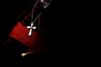 ARCHIV - 21.12.2018, Vatikan, Vatikanstadt: Ein Kardinal nimmt am traditionellen Weihnachtsempfang in der Vatikanischen Audienzhalle teil. (zu dpa «Missbrauchsbeauftragter: Kirche muss Machtstrukturen überdenken» vom 22.02.2019) Foto: Evandro Inetti/ZUMA/dpa +++ dpa-Bildfunk +++
