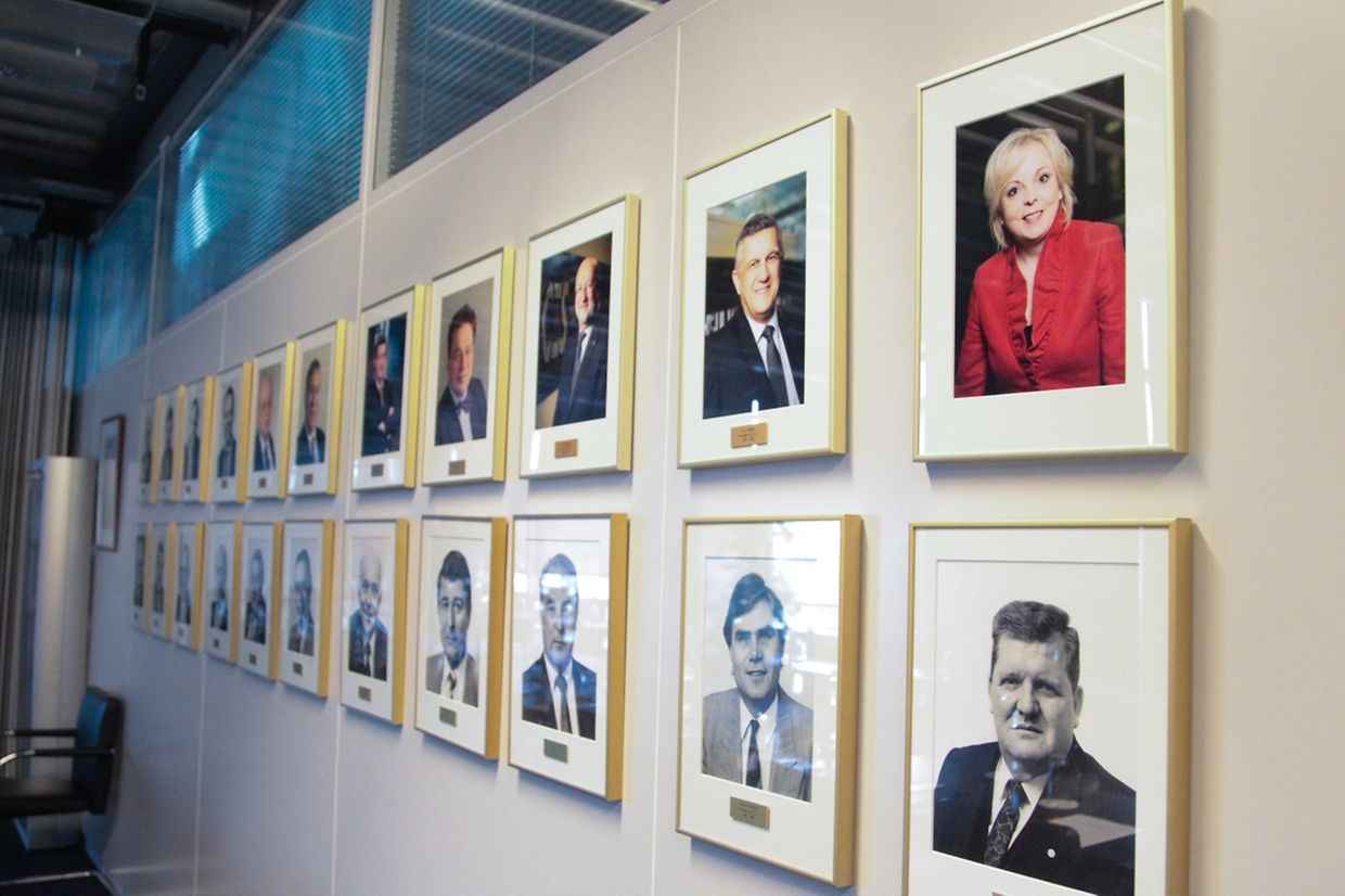 Le "Wall of fame" du CES. En rouge, la présidente en exercice, Pascale Toussing.