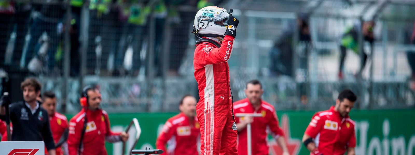 Sebastian Vettel darf sich über die Pole Position freuen.