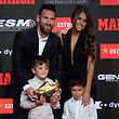  Lionel Messi com a mulher, Antonella Roccuzzo, e os dois filhos, Thiago e Mateo.