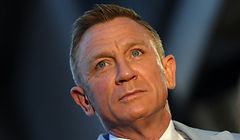 British actor Daniel Craig is honored with a star on the Hollywood Walk of Fame in Los Angeles, California, on October 6, 2021. - Craig's star will be located at 7007 Hollywood Boulevard, chosen for Craig's portrayal of James Bond in '007' films. (Photo by VALERIE MACON / AFP)