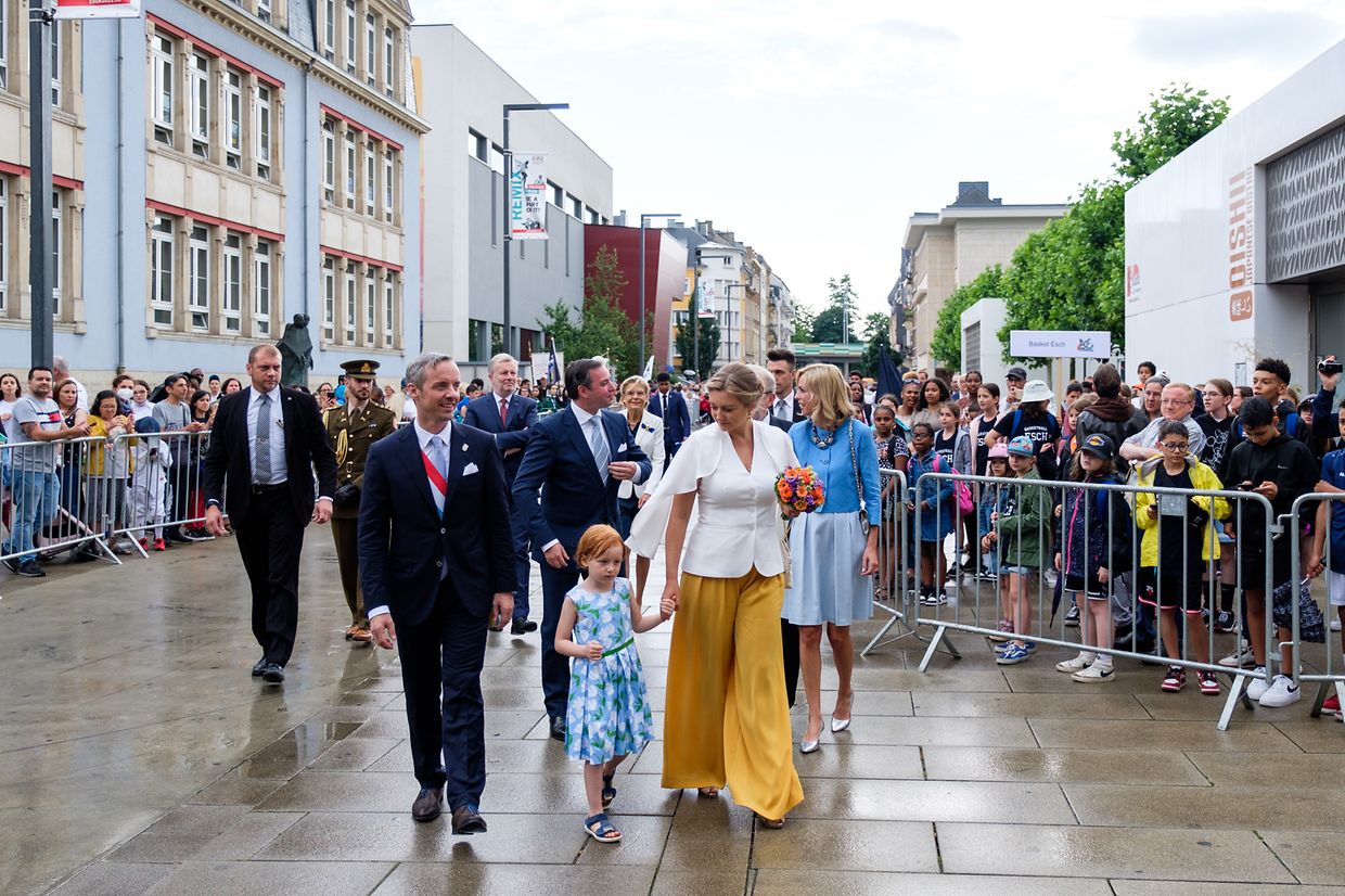La visite du Grand-duc héritier Guillaume et de la princesse Stéphanie à Esch-sur-Alzette.