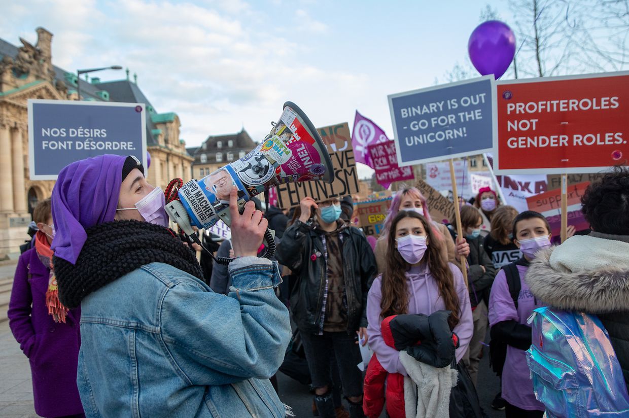 Trotz Pandemie waren auch am 8. März 2021 die Straßen der Hauptstadt wieder gefüllt. Das Tragen einer Maske war dieses Jahr allerdings Pflicht.