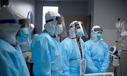 Healthcare workers listen as Chief of Staff Doctor Joseph Varon talks to them in the Covid-19 ward at United Memorial Medical Center in Houston, Texas on December 4, 2020. - Joseph Varon, a doctor treating coronavirus patients at a Texas hospital, was working his 252nd day in a row when he spotted a distraught elderly man in the Covid-19 intensive care unit (ICU). Varon's comforting embrace of the white-haired man on Thanksgiving Day was captured by a photographer for Getty Images and has gone viral around the world. (Photo by Mark Felix / AFP)
