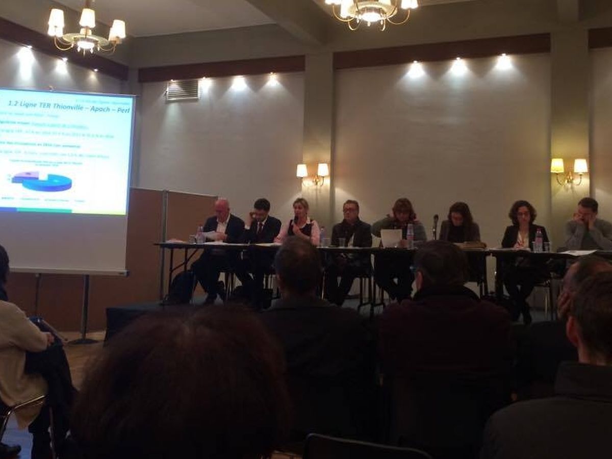 Une lignée de représentants officiels ont tenté d'apaiser les usagers de la ligne Metz-Luxembourg.