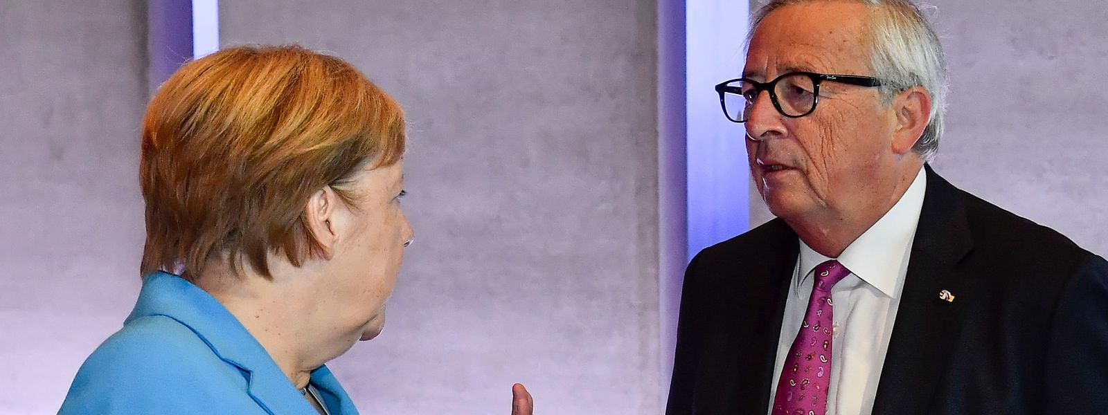 Die deutsche Bundeskanzlerin Angela Merkel und Jean-Claude Juncker, Präsident der Europäischen Kommission, während des informellen EU-Gipfels.