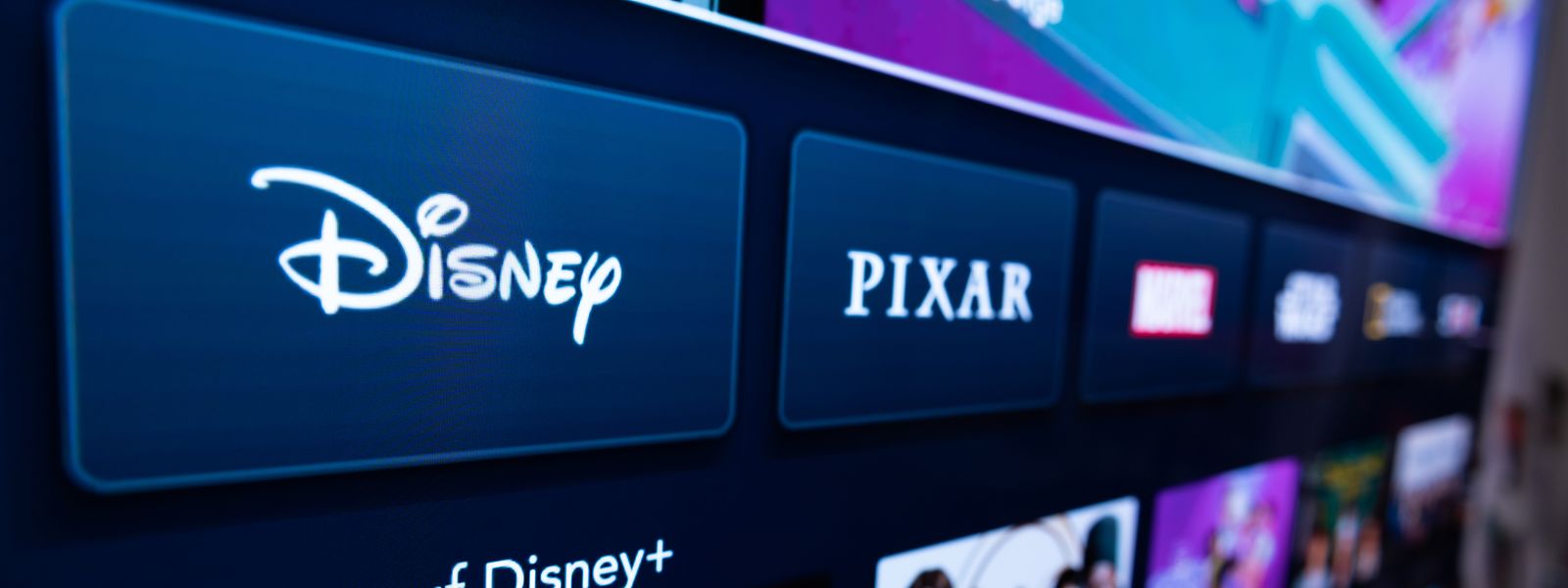 Avec Disney+, le groupe Disney réunit sous un même toit les films classiques de Disney, les succès d'animation de Pixar et de nombreux films d'action en streaming.
