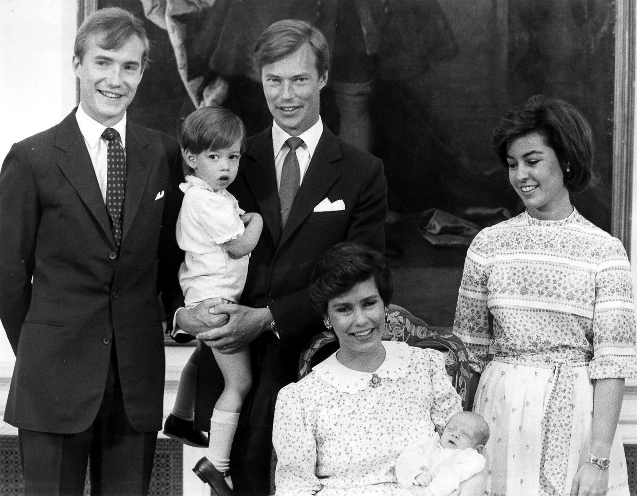 Die jungen Eltern: Erbgroßherzog Henri und Erbgroßherzogin Maria Teresa mit Prinz Guillaume, dem Täufling Prinz Felix, sowie Jose Antonio Mestre und Maria Teresa Batista-Falla de Mestre.