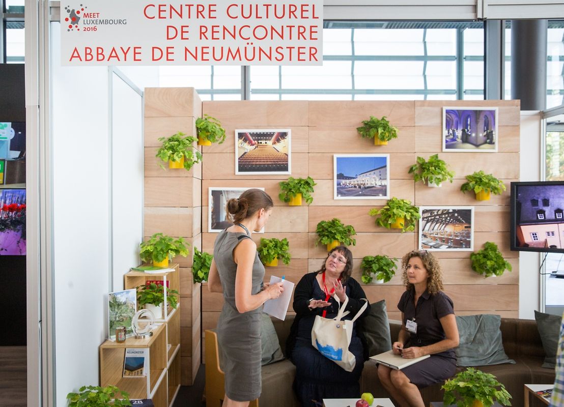 Die Abtei Neumünster hat auch einen Stand.