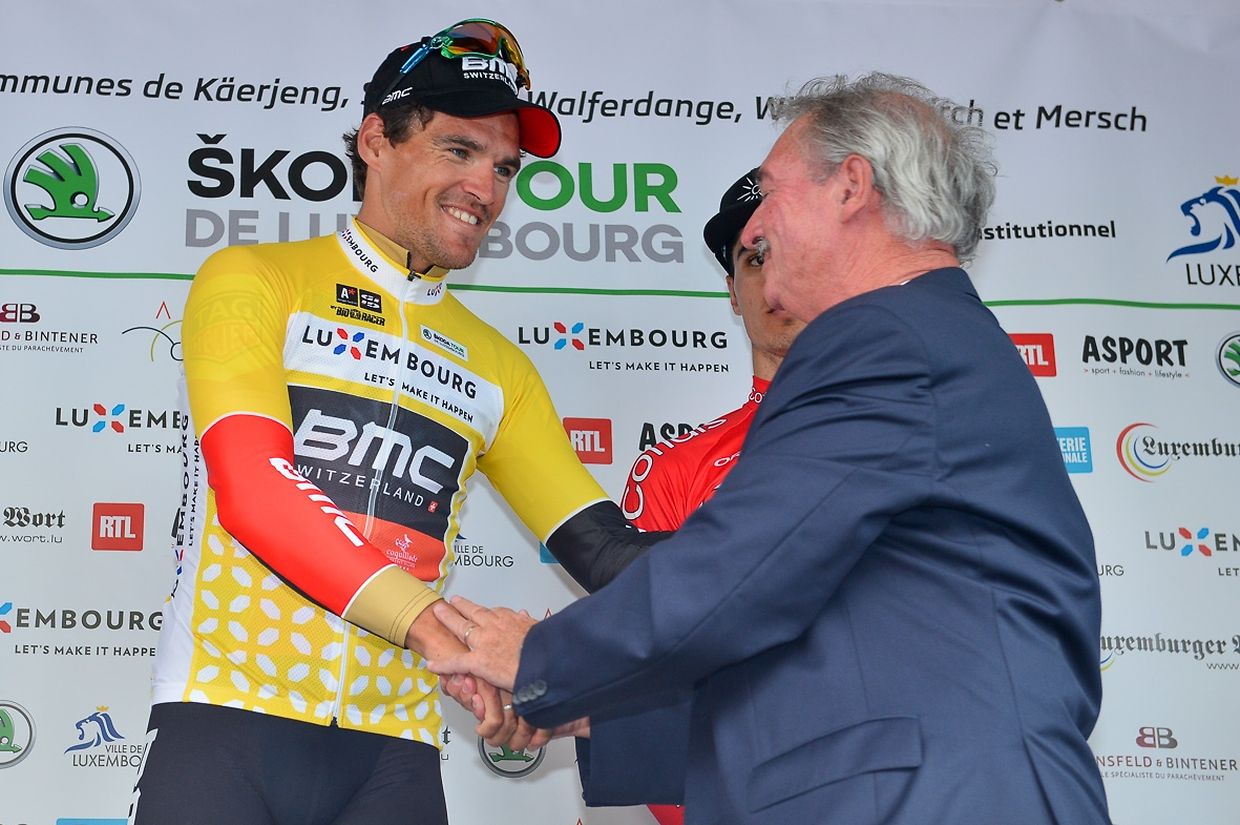 Aussenminister Jean Asselborn gratuliert Greg Van Avermaet (B/BMC).