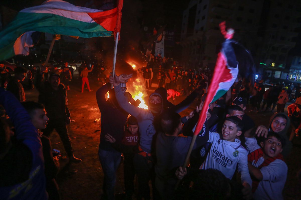 Palästinenser in Gaza-Stadt feiern den Anschlag in Ost-Jerusalem.