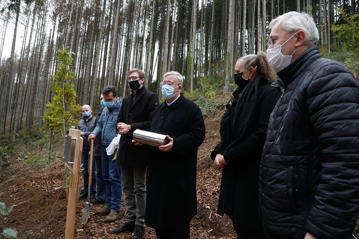 Kardinal Hollerich und Umweltministerin Carole Dieschbourg waren bei der Baumpfalnzaktion dabei.