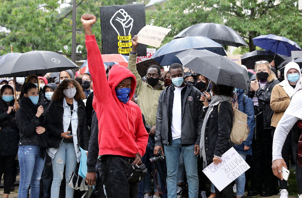 Succès de foule pour la manifestation contre le racisme qui s'est tenue ce vendredi devant l'ambassade des Etats-Unis à Luxembourg. 