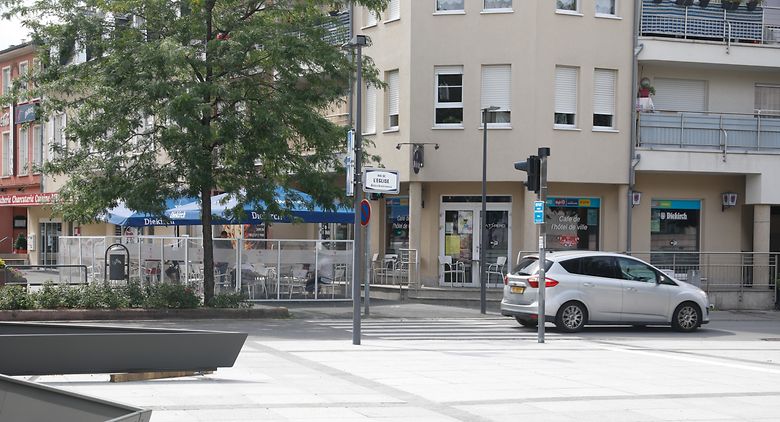 Lokales, Café l'hotel de  Ville, Pétange, rue de l'église, Festnahme  Foto: Luxemburger Wort/Anouk Antony