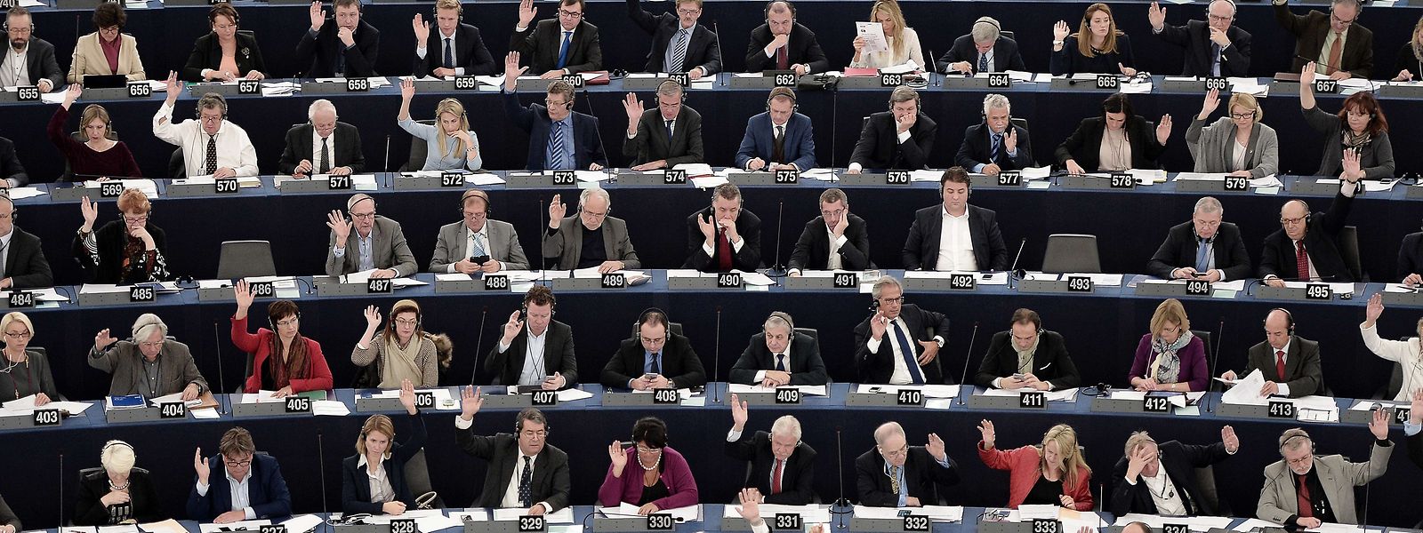 Mitglieder des Europäischen Parlaments bei einer Plenarsitzung.