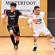 André Moreira (en blanc, Union Titus Pétange) tente de fausser compagnie à Francisco Pereira (FC Differdange 03).