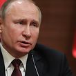 Es soll sich bei den Maßnahmen um Wirtschaftssanktionen gegen Oligarchen mit Beziehungen zum russischen Präsidenten Wladimir Putin handeln.